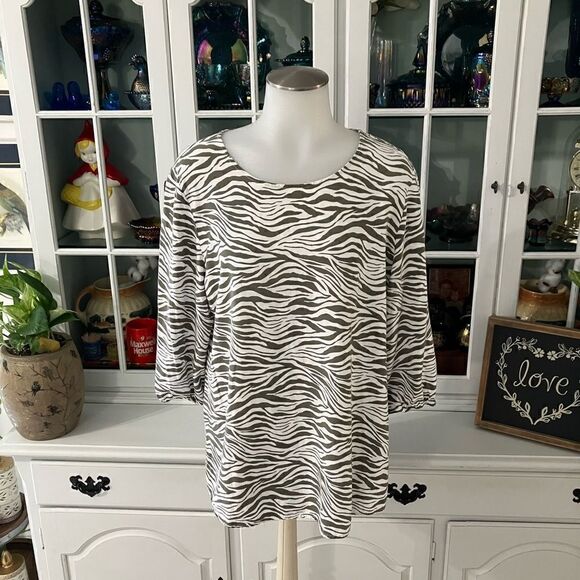 Chico’s  Zebra Print Top  Sz Large - Picture 3 of 8
